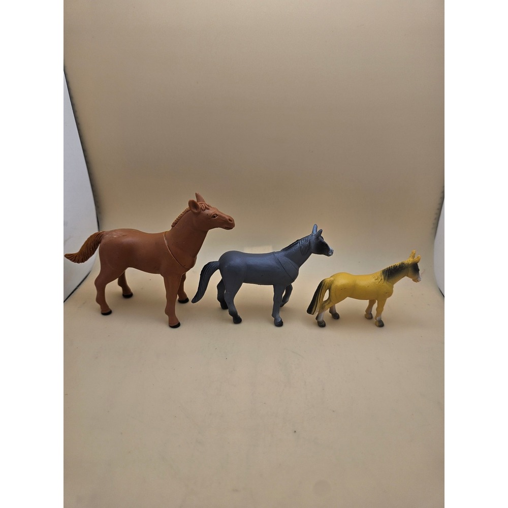Vintage Style Plastic Horse Toy Figures Set of 3 Brown Grey Yellow Farm Animals - Picture 2 of 4